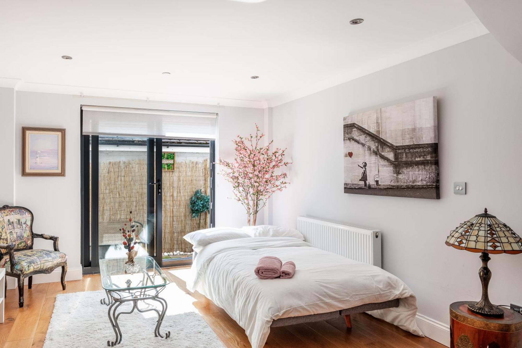 Exceptional 2 Bed Boutique Home In 밀힐 외부 사진